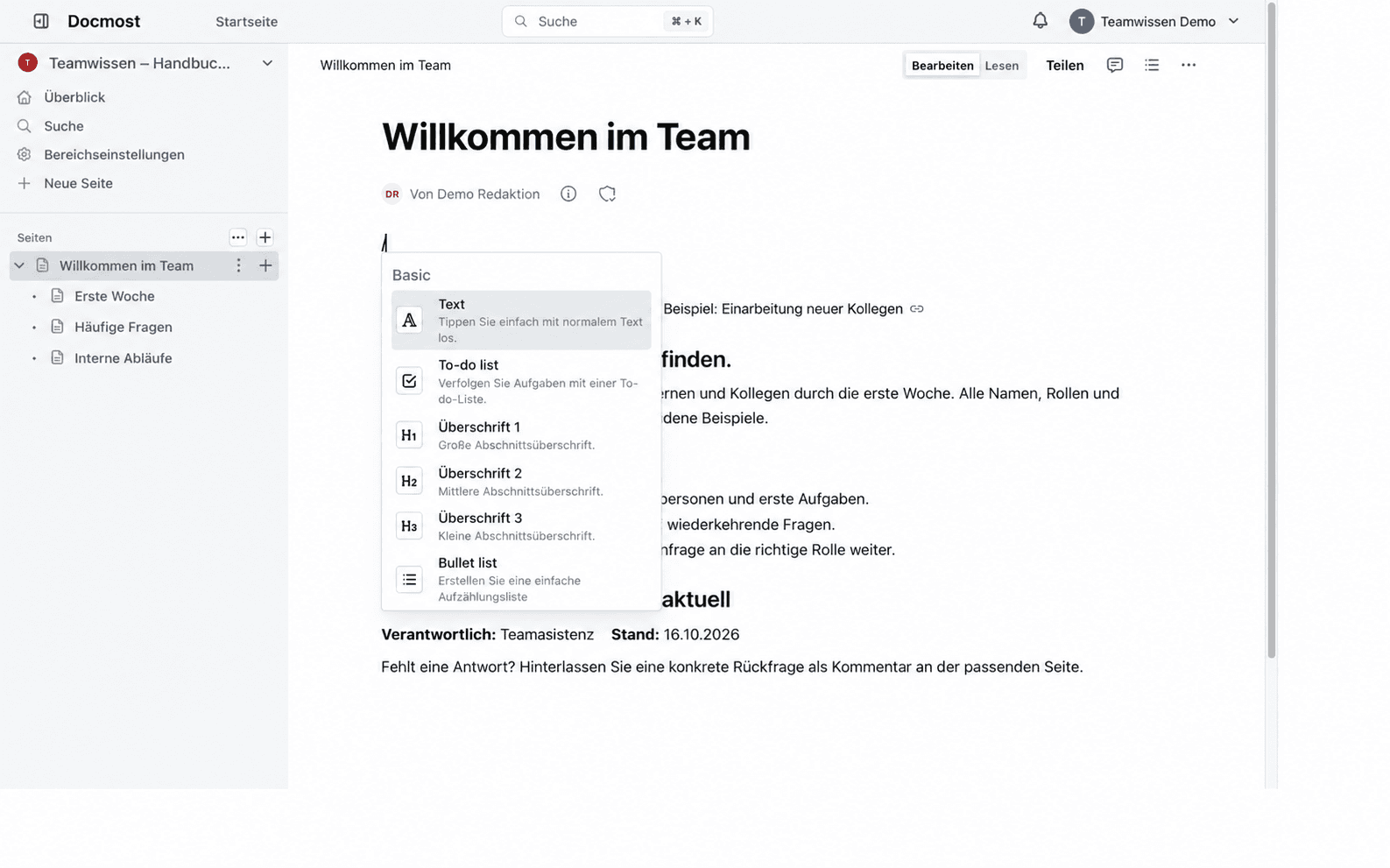 Geöffnetes Slash-Menü im Docmost-Editor neben der Einarbeitungsseite und ihrem Seitenbaum