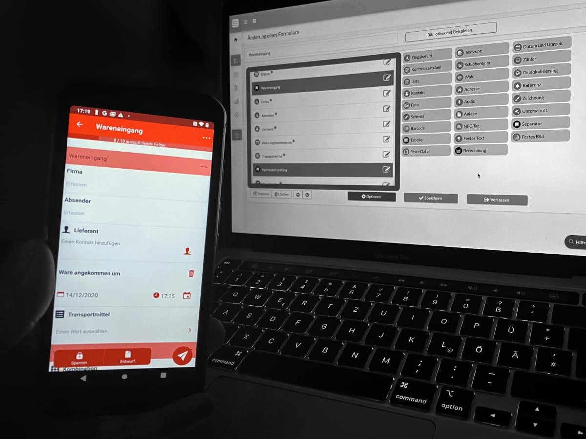 Kizeo Forms in der Praxis: links der Formular-Designer im Browser mit Feldtypen, rechts die App auf dem Smartphone beim Ausfüllen eines Formulars